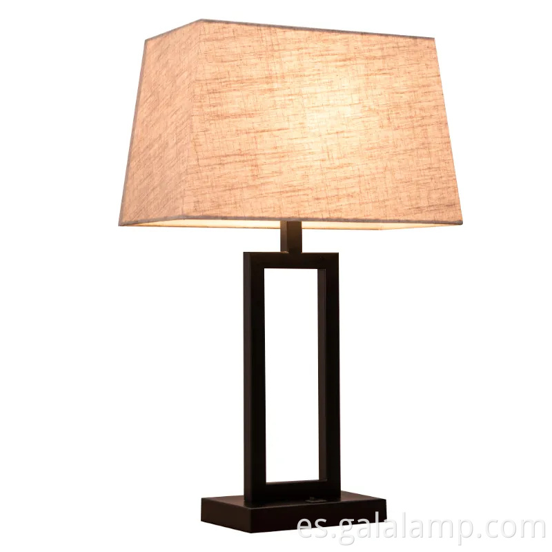 Lámpara de escritorio LED blanca elegante para elegancia moderna de dormitorio